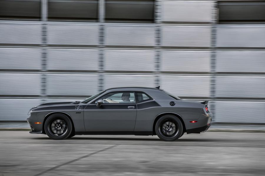  Dodge Challenger T/A 392 2016 года  (фото 3 из 25)